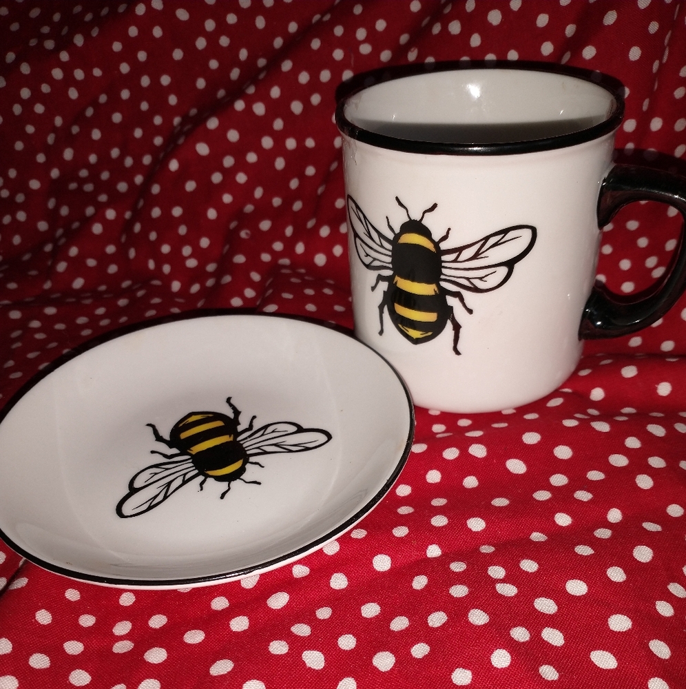 YELLOW BUMBLEBEE ABBOTT CUP AND SAUCER